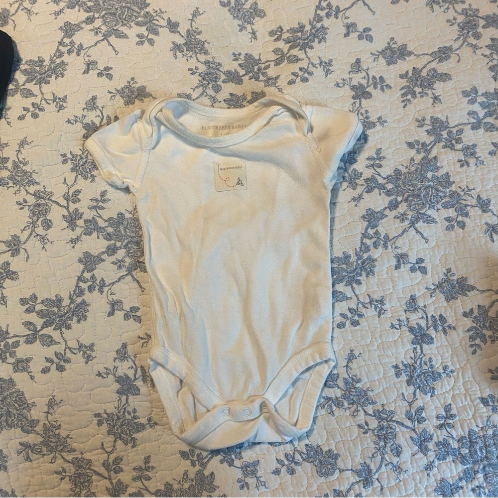 Burt’s Bees Baby Organic Cotton Baby Clothes Bundle - Picture 4 of 11